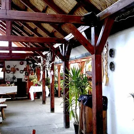 Tassi Halaszcsarda-harcsa Haz * Tass