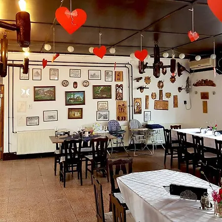 Tassi Halaszcsarda-harcsa Haz Apartment Tass