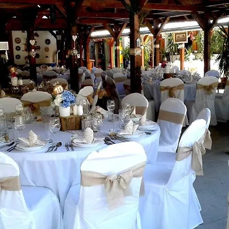 Tassi Halaszcsarda-harcsa Haz アパート Tass