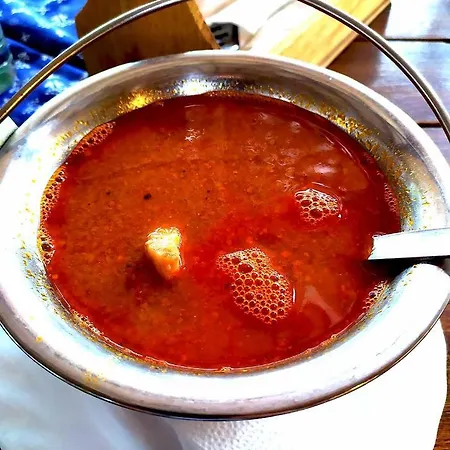 Tassi Halaszcsarda-harcsa Haz アパート *