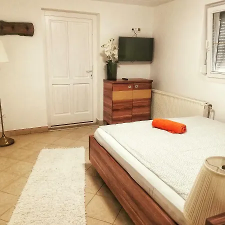 Tassi Halaszcsarda-harcsa Haz アパート